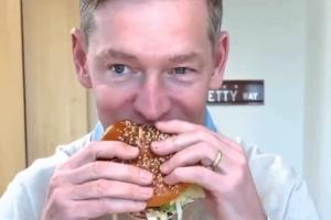 被群嘲连自家产品都不敢吃!麦当劳CEO回应:我这是家教严