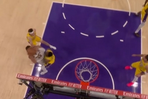 被撞得不轻！斯玛特造戈登进攻犯规&个人本赛季第19次 联盟第二