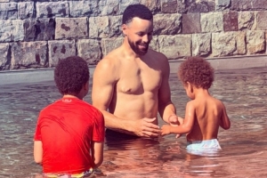 库里生日！阿耶莎：祝我最爱的人生日快乐 你是我最喜欢的一切！