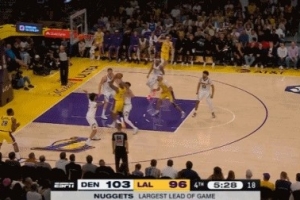 还得老头来止血!詹姆斯强突对抗抛投打板命中 可惜加罚没进