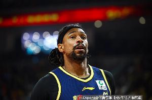 简直是灾难?萨林杰13分29秒3中0得0分 正负值-19全场第二低