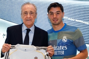 迪亚斯为皇马出战150场比赛，弗洛伦蒂诺向他颁发纪念球衣