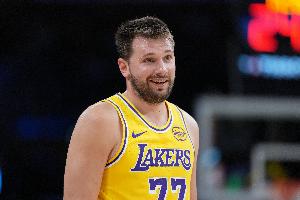 失恋体育生东契奇三节三双 全场30分11板13助上演加时准绝杀