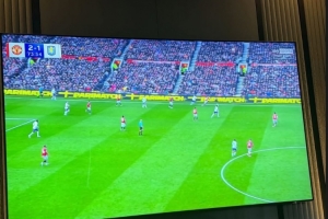 格拉利什社媒晒家中看球照夸赞B费：真是一位难以置信的球员