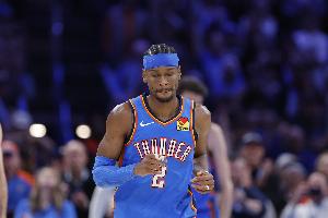 迈克·马龙谈亚历山大:他为关键时刻而生 他一次次把球队扛肩上