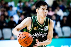 不让打了吗？开局1分钟郭昊文&赵柏清冲突 双双被换下再未上场