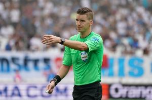 巴萨VS纽卡欧冠1/8决赛裁判:法国裁判组领衔,主裁判弗朗索瓦