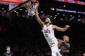 米切尔:阿伦是弥补错误的关键一环 我们能防下对手但抢不到板