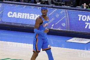 切特打趣：亚历山大故意拖到后面才拿满20分 让大家多猜猜