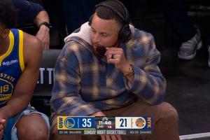 带着镣铐采访!转播方连线库里呢 追梦蹭进镜头里了