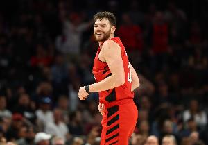 都挺能抢！克林根11分15板5助3帽&庄神6分17板4助2断