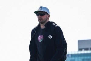 开启六连客!湖人官推晒客场之旅登机照:出差