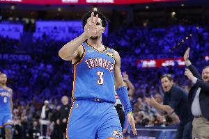 以赛亚·乔：麦凯恩仿佛一直是我们的一员 他是个真正的职业球员