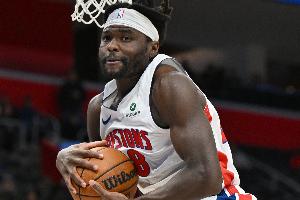 官方：活塞中锋斯图尔特因左小腿一级拉伤将至少缺席一周