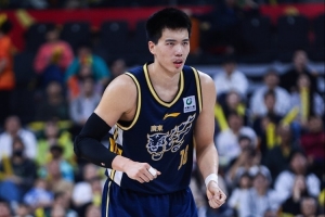 焦泊乔:我们很好地执行了教练赛前的布置 防守一直在线&非常强硬