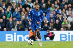 记者：罗塞尼尔可能对中卫位置做出调整，让福法纳担任替补