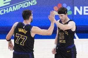 东契奇被包夹还能高效30+?里夫斯:优秀球员 这就是你能说的全部