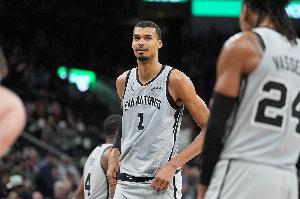 文班谈马刺50胜:还不够&希望能达到60胜 以弥补我新秀赛季的战绩