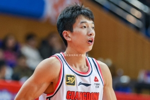 潜力赛-杨溢7分3板6助2断 冯傲8分3板2助 广东击败新疆