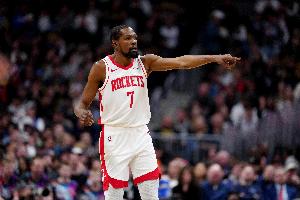 第7个失误！杜兰特面对夹击 击地分球直接被断！