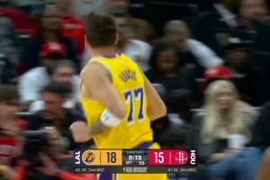 持续输出!东契奇外线开火三分还有 内外开花已独得12分