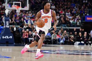 先发制人！阿努诺比首节9中6独得15分 三分4中3