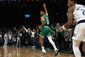 Shams：绿军希望季后赛完全解除塔图姆限制 让他想打多久打多久