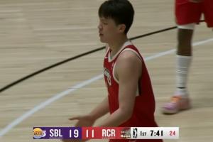 醒醒！杨瀚森篮下背打被吹走步 开场5分钟1中0+2次失误 正负值-8