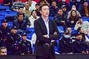 主教练易立指导因紧急家庭事务需要处理 将缺席今晚客战青岛比赛