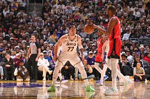 申京复出！6连胜湖人气势如虹赴休斯顿 明日西三卡位战谁将获胜？