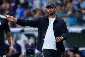 孔帕尼:我肯定会和纳格尔斯曼通个电话,聊聊聊穆西亚拉征召的事