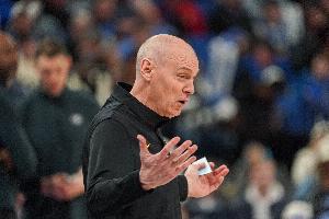 卡莱尔：尼克斯打出了冠军级别的比赛 我们没能打乱他们的节奏