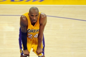 斯科特：胡德曾半场就砍下30分 科比主动请缨 下半场让他一分未得