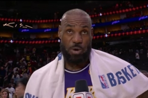 詹姆斯:我们韧性十足 我们都在努力为东契奇里夫斯提供帮助