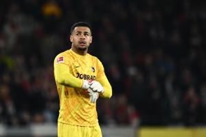 图片报:弗赖堡一门阿图伯鲁夏窗想去英超,热刺西汉姆联均感兴趣