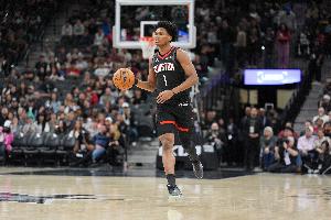 冲击力十足！阿门上半场13中6得到14分6板3助 得分全队最高