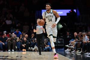 ❗Shams:雄鹿希望字母哥受伤后本赛季剩余比赛休战 字母哥拒绝!