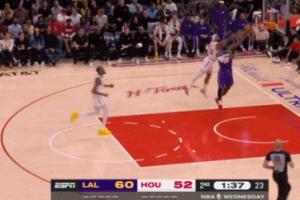 今天爽了！东契奇后场开球超远连线詹姆斯攻筐 老詹随后还送补扣