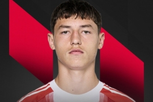 帕维奇是首位出战欧冠比赛的10后球员，赛事历史第三年轻出场球员