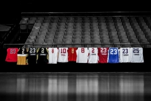 有何深意?丁彦雨航晒自己生涯球衣合照:2026.3.3丙午年正月十五