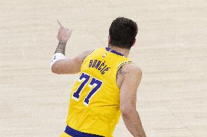 苏群:东契奇这表现让人想起20年前的科比 湖人这状态轻松过首轮