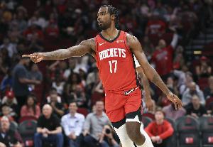 尼克·杨:伊森脑子有问题 三个月三分一个不进还每场投四五个