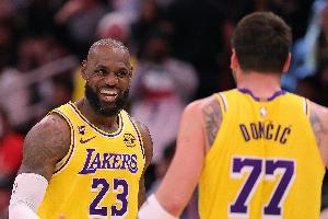 队友同场砍下60分和三双 联盟1969年来首次&上次也是湖人组合