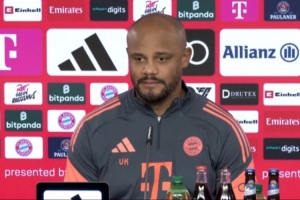 孔帕尼:穆西亚拉身体机能有提升 我当时因膝伤退役否则会继续踢