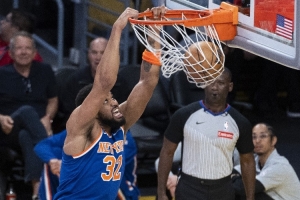 唐斯:我本想请假陪伴生病的父亲 但他坚持让我出战