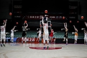 丁彦雨航：退役让我一夜之间长大了 爱让我轻轻地放下