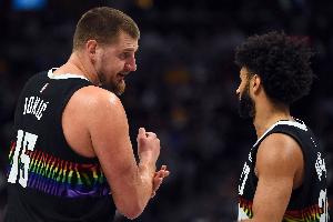 本赛季仅三位球员场均25分+7助:约基奇&穆雷+东契奇