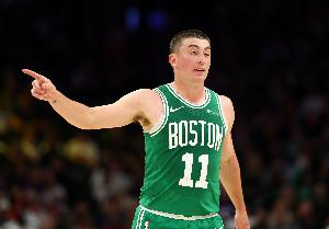 过于松弛了！普理查德最后一攻控时间直接八秒违例失误