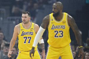 湖人冲击9连胜!ESPN预测明日胜率:湖人56.7% 魔术43.3%