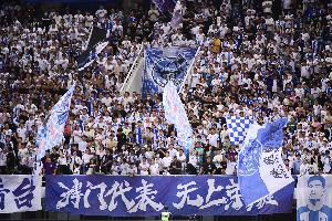 博主：一名津门虎远征球迷突然晕倒，救护车送往医院目前人已没事